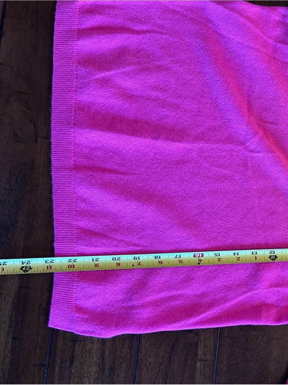 J. Crew Everyday Cashmere Sweater Size Medium Hot Pink Crewneck Style K1313